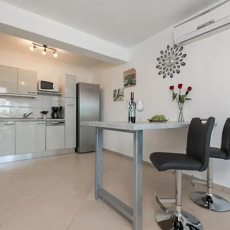 Vila Alison *